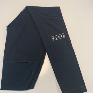 Like New Fleo 25” Muse Leggings in Black